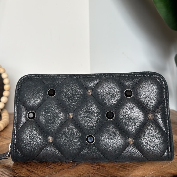 🩶VINTAGE Y2K BETSEY JOHNSON Metallic Wallet🩶 - Picture 1 of 5